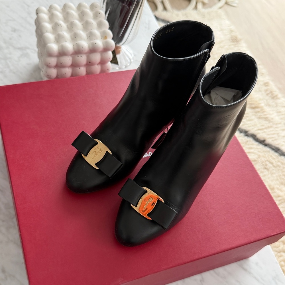 Ferragamo Vara Bow Booties